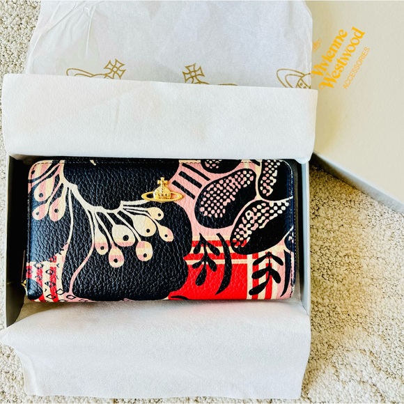VIVIENNE WESTWOOD โ Zip around Wallet โ Box Included โ Great Condition โ - Picture 2 of 16